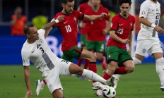 瓦力棋牌游戏-葡萄牙战胜对手，晋级欧预赛十二强赛的简单介绍