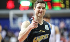 瓦力官网-雄鹿队主帅赞誉弗雷戴特，期待球员更进一步