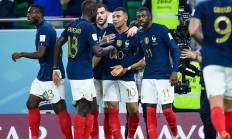 瓦力官网-包含法国队因主力伤病重新安排战术布阵的词条