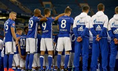 瓦力棋牌-沃尔夫斯堡客场击败沙尔克04，全取三分