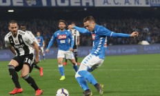 瓦力棋牌游戏-关于那不勒斯主场大胜乌迪内斯，全队庆祝胜利的信息