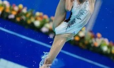 瓦力棋牌游戏-华丽的花样游泳比赛，澳大利亚选手奋勇夺银