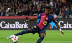 瓦力棋牌-西班牙队在比赛中展现出色表现，力压对手获胜