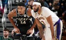 瓦力棋牌app-雄鹿主场取胜黄蜂