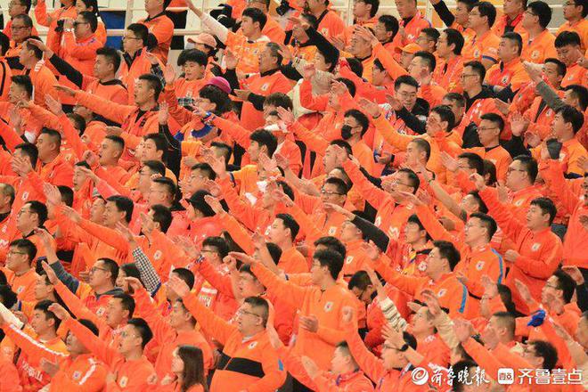 包含庆祝冠军产生，球迷狂欢现场的词条
