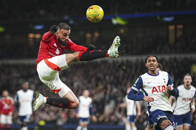 关于热刺前锋突破防线：疾风般速度引领攻势的信息