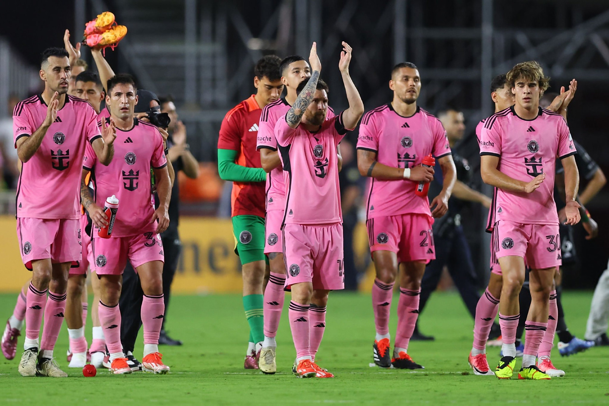 关于汉诺威中场喜获首球，助球队取得胜利的信息