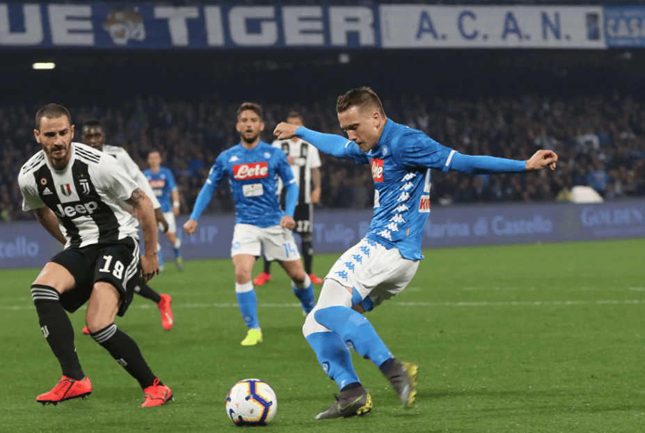 关于那不勒斯主场大胜乌迪内斯，全队庆祝胜利的信息