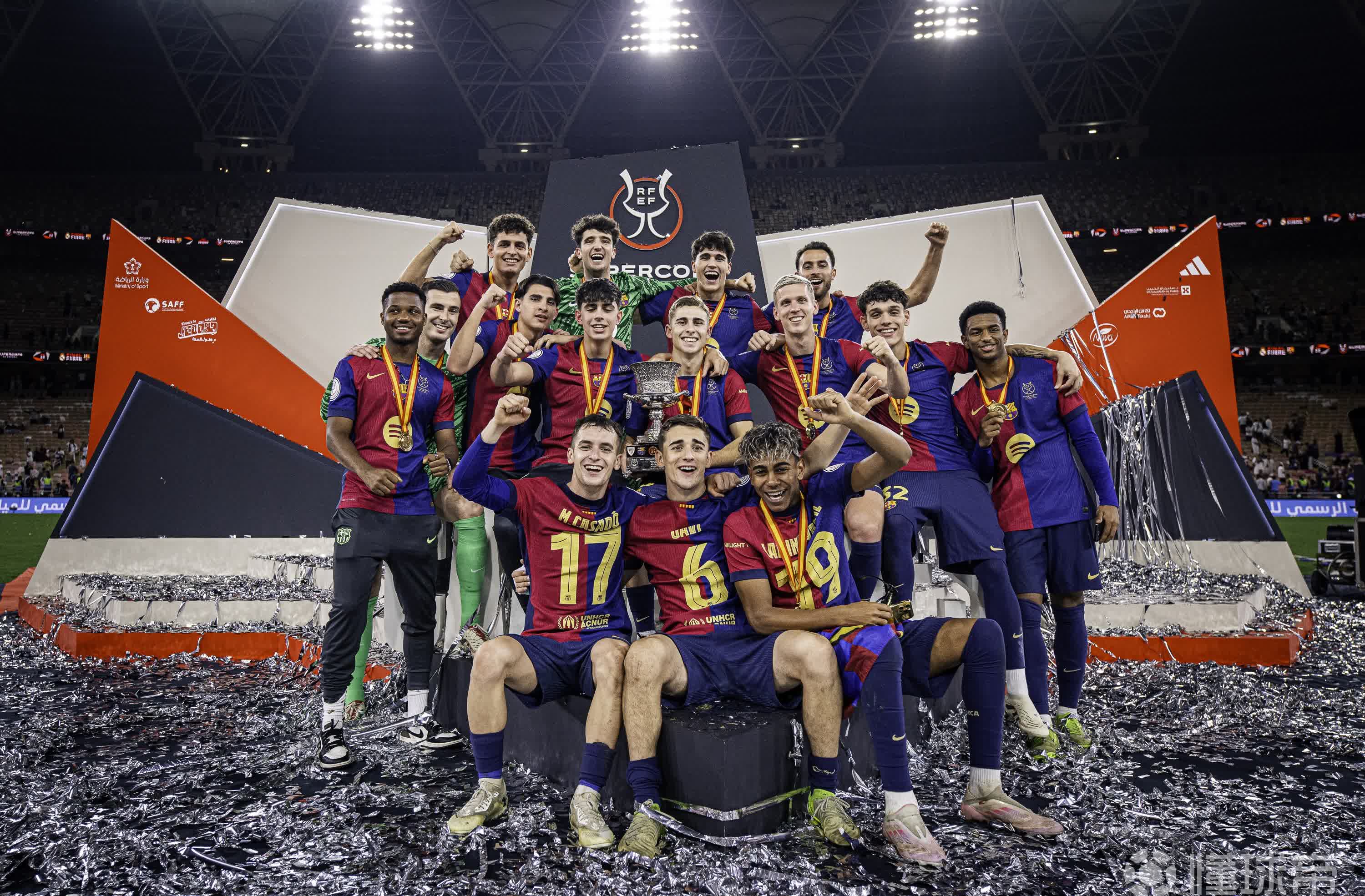 包含巴萨中场组织稳定，助球队连胜的词条