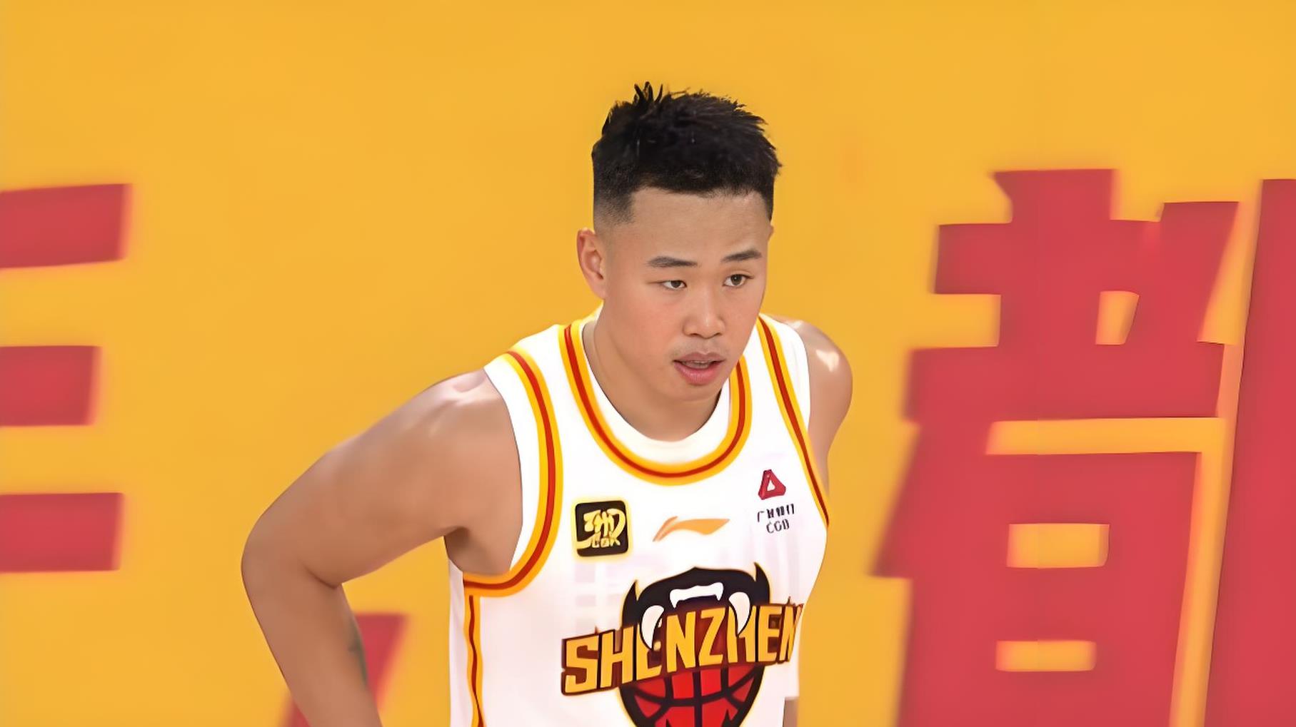 上海男篮强势登顶，意气风发佳绩