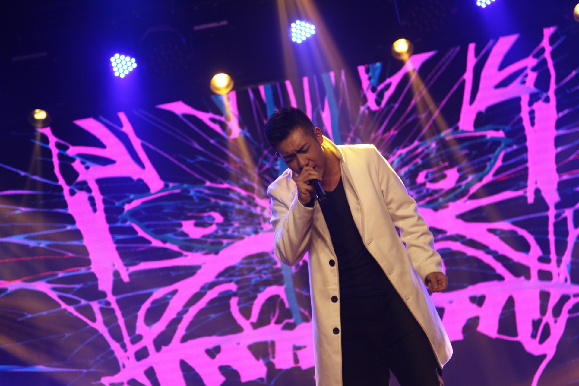 LGD翻盘EG，Jankos团战一打五激烈交锋全球总决赛，点燃全场激情