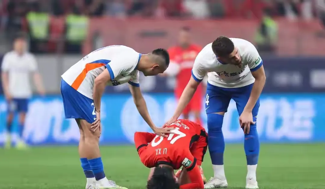 包含每回对阵焦点比赛迎来高潮,球迷热情高涨的词条 包含每回对阵焦点比赛迎来高潮,球迷热情高涨的词条