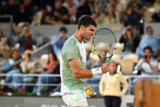 CLG轻取HLE，Doinb极限生还后反打峡谷大战八强赛，强势挺进下一轮的简单介绍