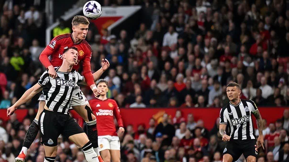 曼联大败如泥，球队距离前四差距甚远