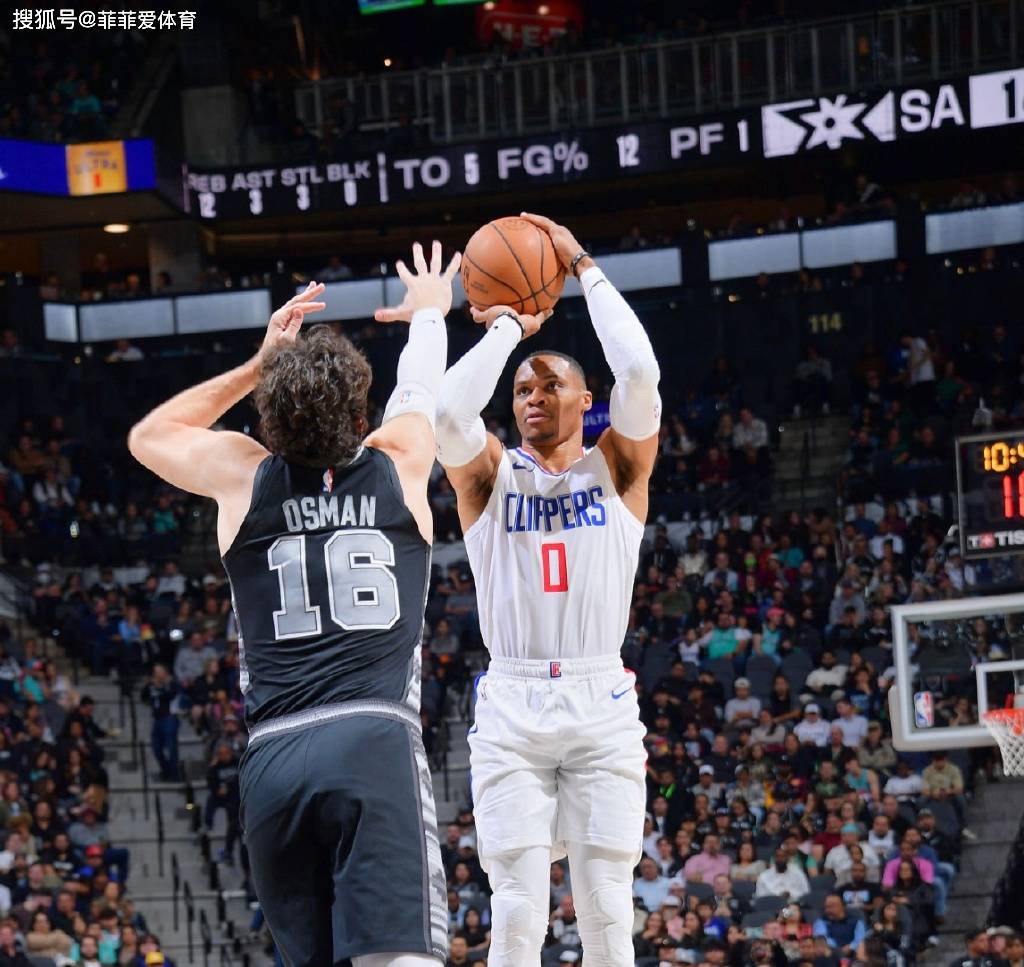 快船逆转马刺，连胜势头不可阻挡