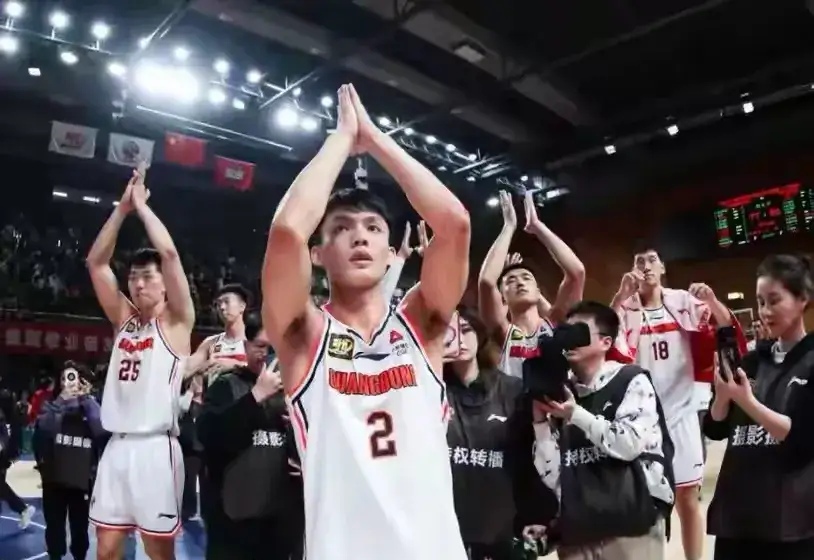 张卫平担任国家男篮主教练，改观球队