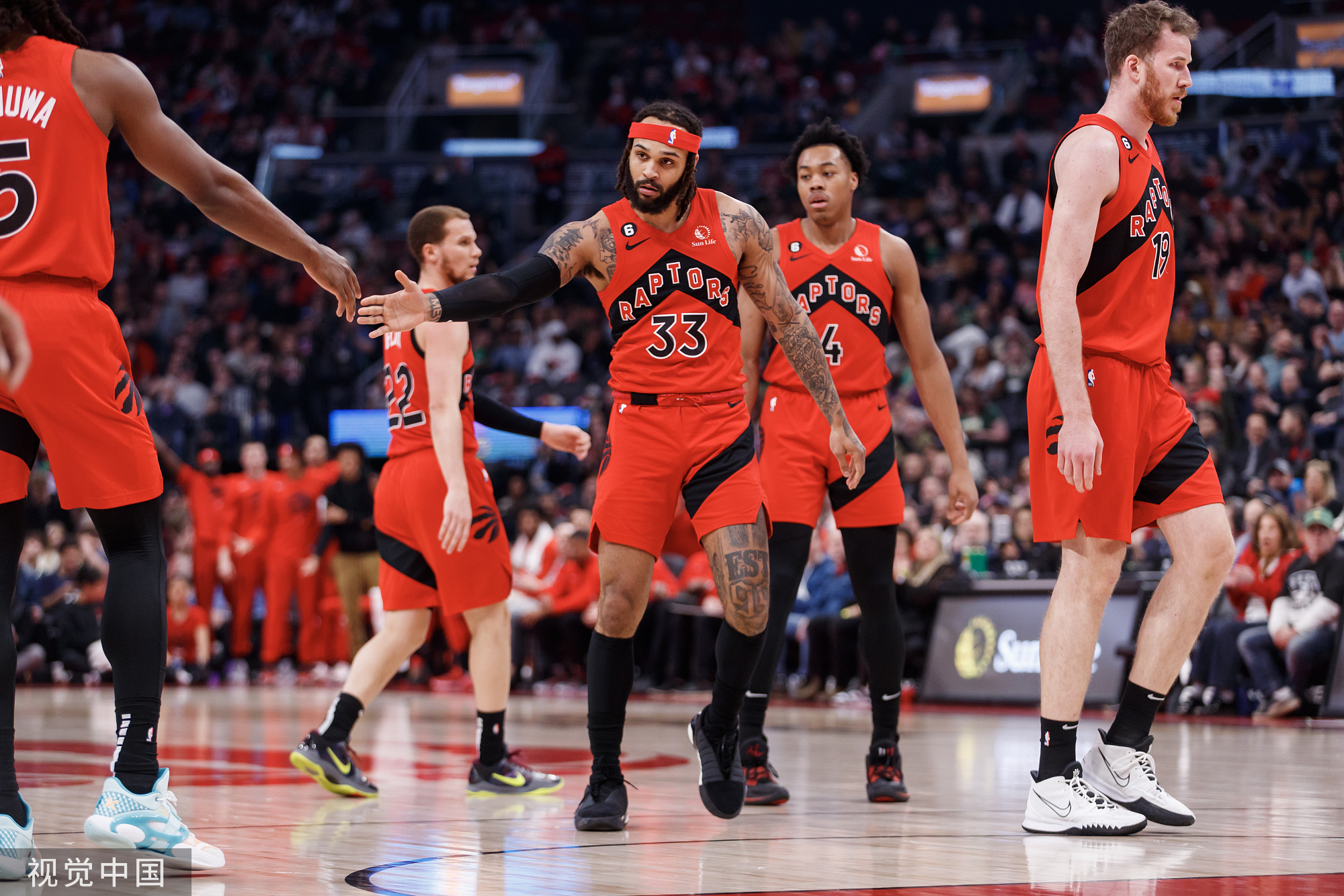 雄鹿主场力克猛龙，晋级东部决赛