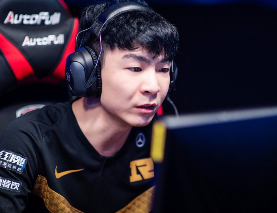 DFM险胜C9,Chovy单局斩获MVP鏖战多局淘汰赛,成为赛场最大亮点 DFM险胜C9,Chovy单局斩获MVP鏖战多局淘汰赛,成为赛场最大亮点