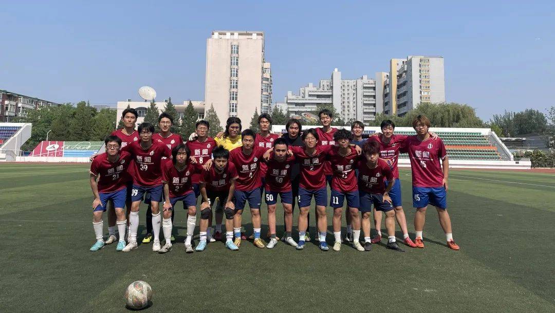 包含强强对决，球场明星，精彩瞬间惊艳全场！的词条