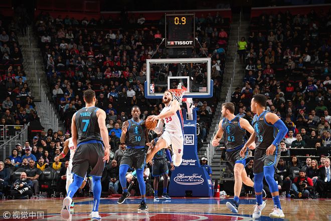 活塞客场击败独行侠，格里芬砍下30分的简单介绍